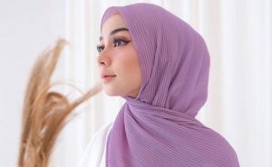 10 Saran Jilbab Plisket Terbaik buat Tampak Modern di Penghujung 2021