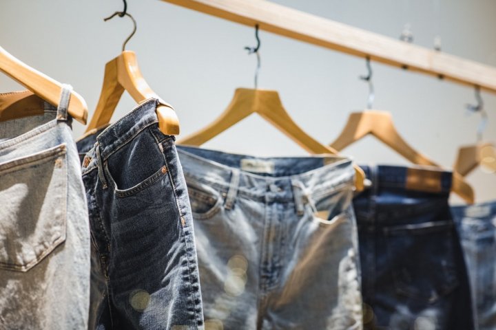 10 Saran Celana Jeans Laki- laki supaya Performa Kian Hits serta Trendi